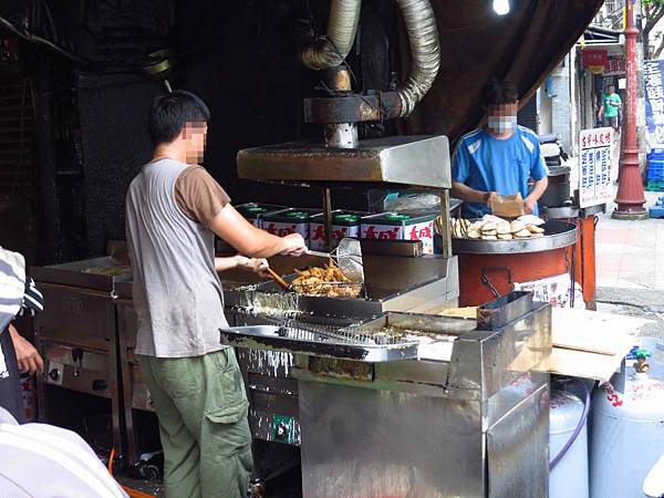 【板橋美食】福德街炸雞-超人氣排隊炸雞店
