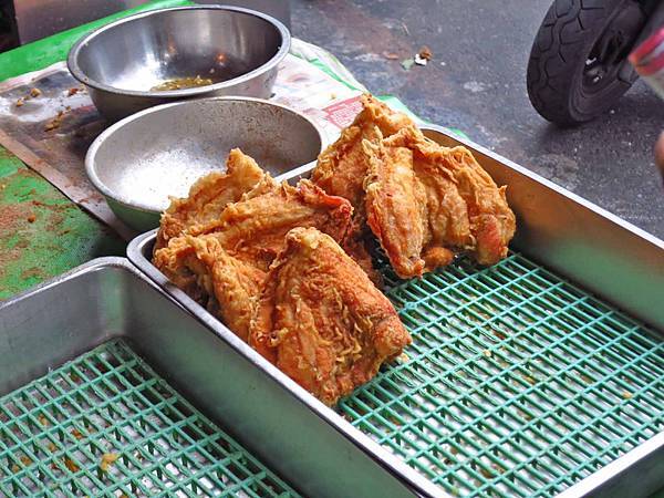 【板橋美食】福德街炸雞-超人氣排隊炸雞店