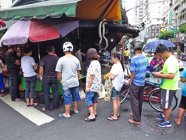 【板橋美食】福德街炸雞-超人氣排隊炸雞店