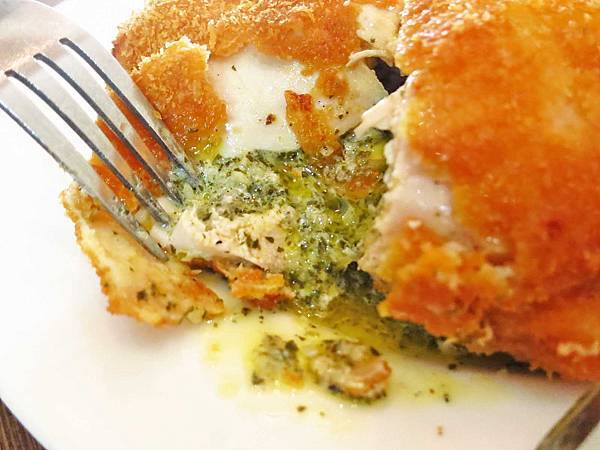 【桃園餐廳】李西餐廳caf'e de M&L-無招牌低調的爆漿炸雞 【桃園餐廳】李西餐廳caf'e de M&L-無招牌低調的爆漿炸雞