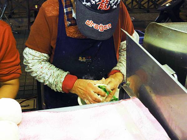 【台北萬華美食】吳家胡椒餅-萬華夜市必吃美食