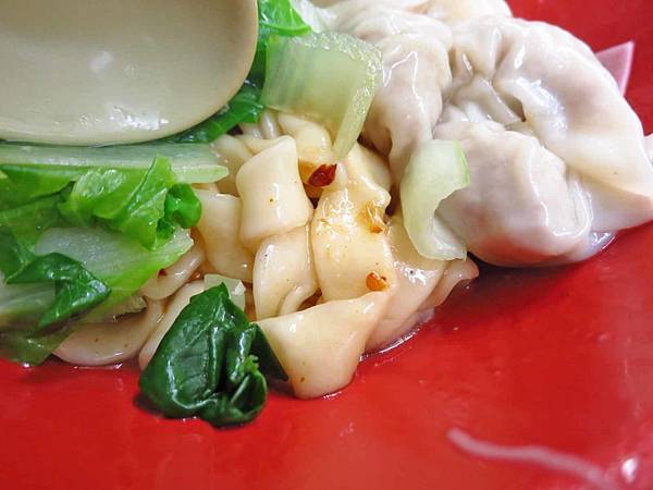 【三重美食】陳家二姐抄手-辣勁十足的抄手麵