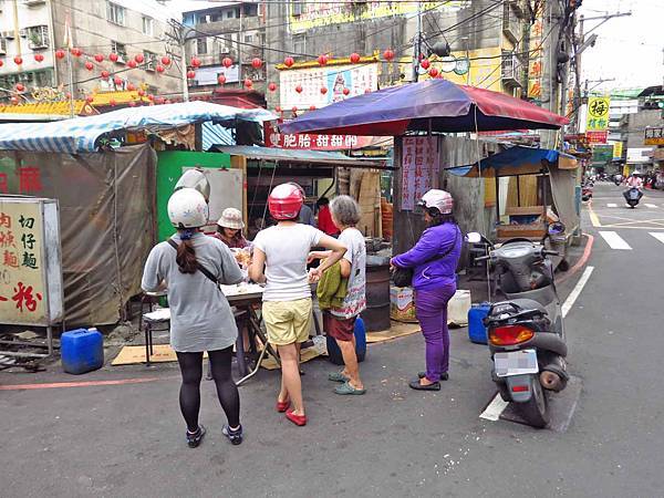 【三重美食】車路頭甜甜圈-三十年雙胞胎甜甜圈店-下午茶