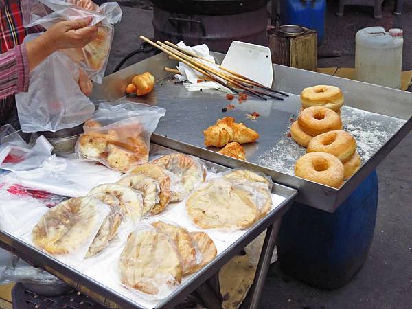 【三重美食】車路頭甜甜圈-三十年雙胞胎甜甜圈店-下午茶