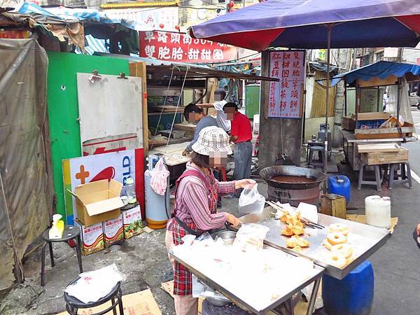 【三重美食】車路頭甜甜圈-三十年雙胞胎甜甜圈店-下午茶