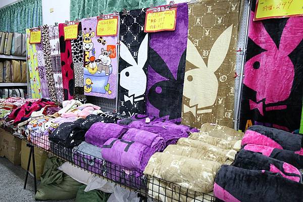 【比網路書店更便宜】暢銷新書、兒童書、工具書全面下殺６９折，寢具全面下殺１折起。台南特賣會