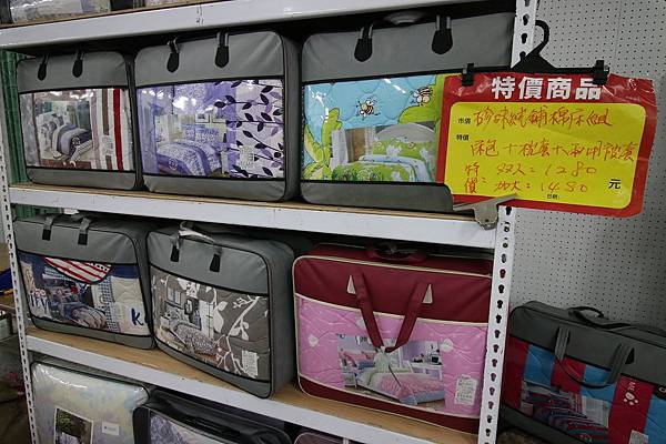 【比網路書店更便宜】暢銷新書、兒童書、工具書全面下殺６９折，寢具全面下殺１折起。台南特賣會