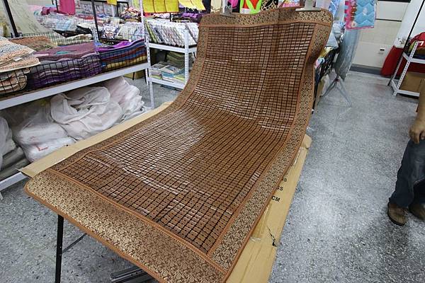 【比網路書店更便宜】暢銷新書、兒童書、工具書全面下殺６９折，寢具全面下殺１折起。台南特賣會