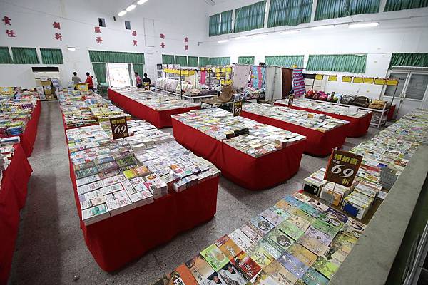 【比網路書店更便宜】暢銷新書、兒童書、工具書全面下殺６９折，寢具全面下殺１折起。台南特賣會