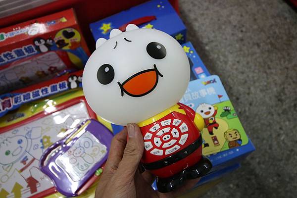 【比網路書店更便宜】暢銷新書、兒童書、工具書全面下殺６９折，寢具全面下殺１折起。台南特賣會