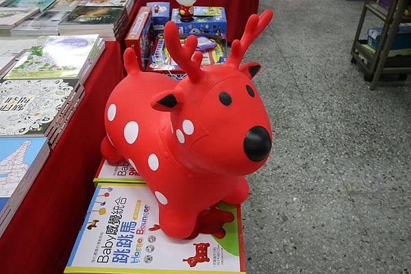 【比網路書店更便宜】暢銷新書、兒童書、工具書全面下殺６９折，寢具全面下殺１折起。台南特賣會