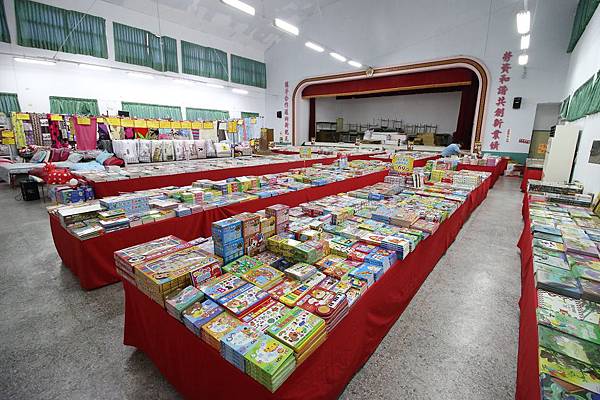 【比網路書店更便宜】暢銷新書、兒童書、工具書全面下殺６９折，寢具全面下殺１折起。台南特賣會