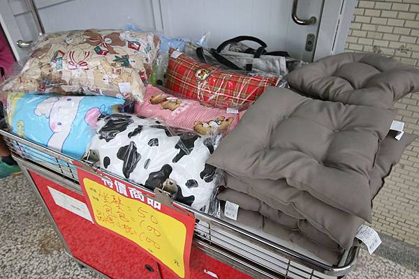 【比網路書店更便宜】暢銷新書、兒童書、工具書全面下殺６９折，寢具全面下殺１折起。台南特賣會