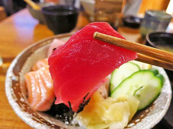 【蘆洲餐廳】福岡漁場-100元就能吃到生魚片丼飯 【蘆洲餐廳】福岡漁場-100元就能吃到生魚片丼飯