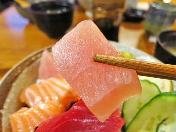 【蘆洲餐廳】福岡漁場-100元就能吃到生魚片丼飯 【蘆洲餐廳】福岡漁場-100元就能吃到生魚片丼飯