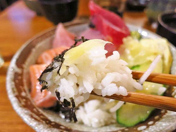 【蘆洲餐廳】福岡漁場-100元就能吃到生魚片丼飯