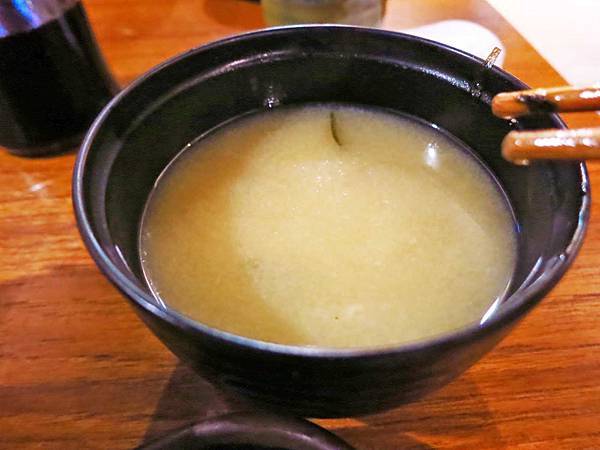 【蘆洲餐廳】福岡漁場-100元就能吃到生魚片丼飯 【蘆洲餐廳】福岡漁場-100元就能吃到生魚片丼飯