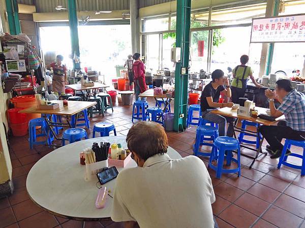 【台南美食】阿憨鹹粥-滿滿無刺虱目魚與蚵仔的鹹粥
