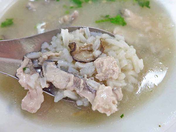 【台南美食】阿憨鹹粥-滿滿無刺虱目魚與蚵仔的鹹粥 【台南美食】阿憨鹹粥-滿滿無刺虱目魚與蚵仔的鹹粥