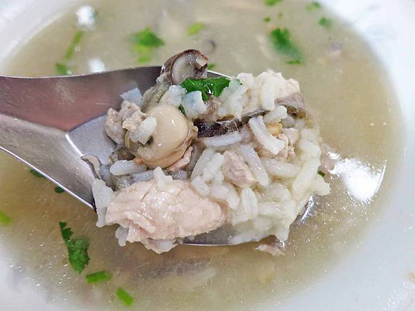 【台南美食】阿憨鹹粥-滿滿無刺虱目魚與蚵仔的鹹粥