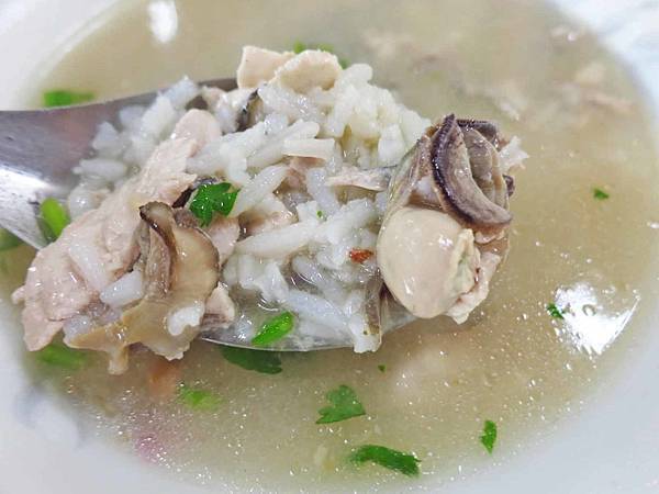 【台南美食】阿憨鹹粥-滿滿無刺虱目魚與蚵仔的鹹粥