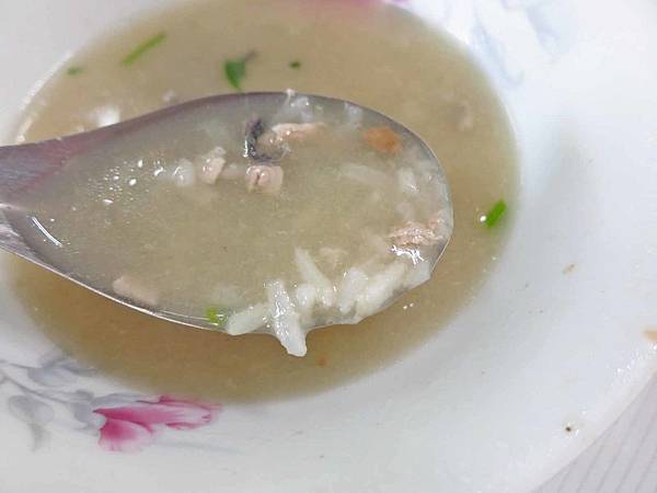 【台南美食】阿憨鹹粥-滿滿無刺虱目魚與蚵仔的鹹粥