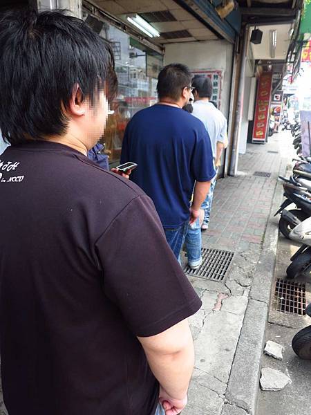 【新莊美食】榮華燒臘vs新鴨庄-三寶與巨無霸雞腿化成路便當店PK賽