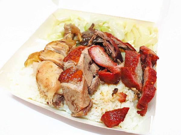 【新莊美食】榮華燒臘vs新鴨庄-三寶與巨無霸雞腿化成路便當店PK賽