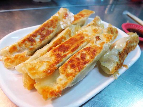 【三重美食】雲林鍋貼-會爆漿的美味鍋貼 【三重美食】雲林鍋貼-會爆漿的美味鍋貼