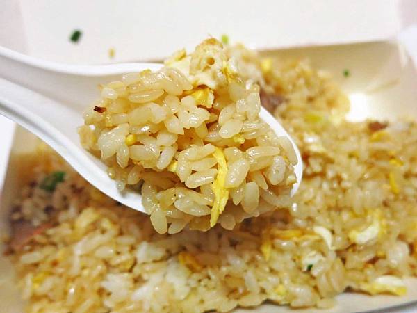 【新莊美食】炒飯達人VS街頭炒飯-中和街上的二間炒飯PK賽