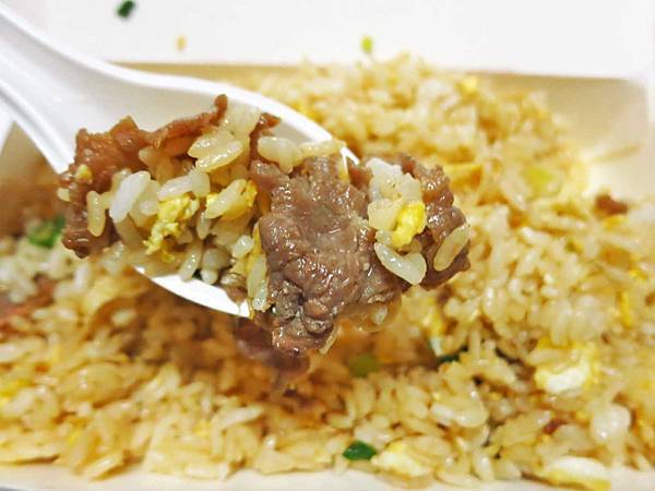 【新莊美食】炒飯達人VS街頭炒飯-中和街上的二間炒飯PK賽