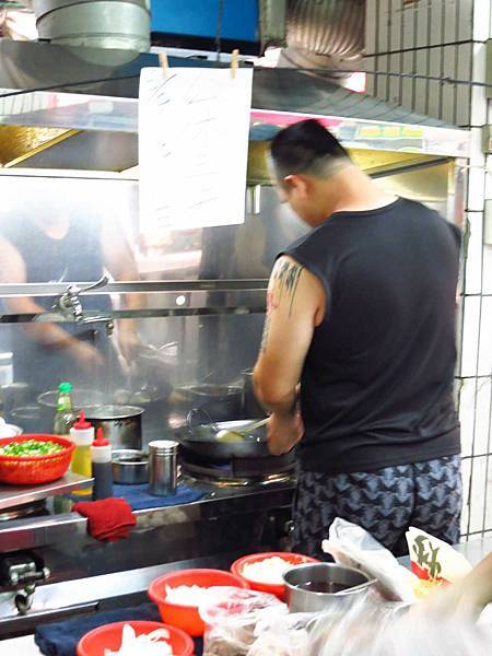 【新莊美食】炒飯達人VS街頭炒飯-中和街上的二間炒飯PK賽