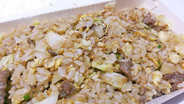 【新莊美食】炒飯達人VS街頭炒飯-中和街上的二間炒飯PK賽