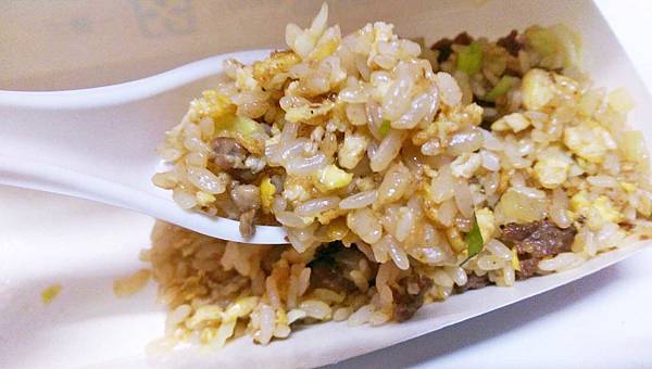 【新莊美食】炒飯達人VS街頭炒飯-中和街上的二間炒飯PK賽