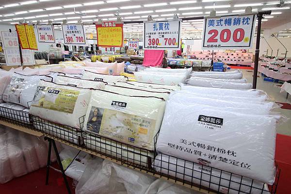 【上萬本暢銷書籍、工具書、旅遊書、兒童有聲書】全面下殺６９折！夏季涼被、床包、名牌枕頭，寢具全面下殺１折起。機會難得，把握機會！…彰化員林特賣會