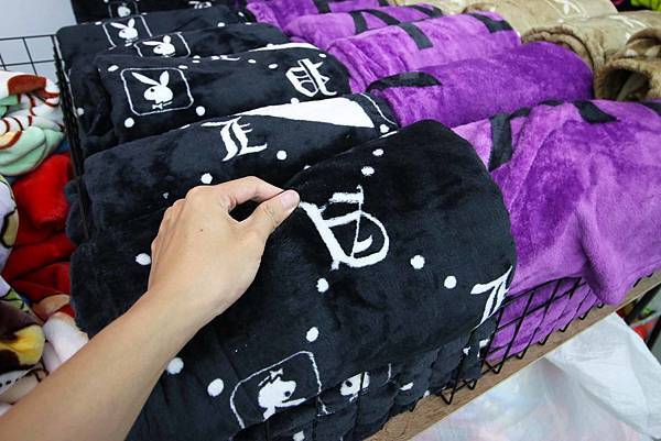 【上萬本暢銷書籍、工具書、旅遊書、兒童有聲書】全面下殺６９折！夏季涼被、床包、名牌枕頭，寢具全面下殺１折起。機會難得，把握機會！…彰化員林特賣會