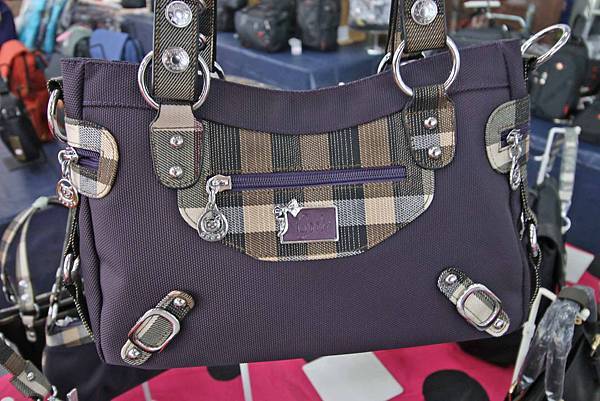 【上萬本暢銷書籍、工具書、旅遊書、兒童有聲書】全面下殺６９折！夏季涼被、床包、名牌枕頭，寢具全面下殺１折起。機會難得，把握機會！…彰化員林特賣會