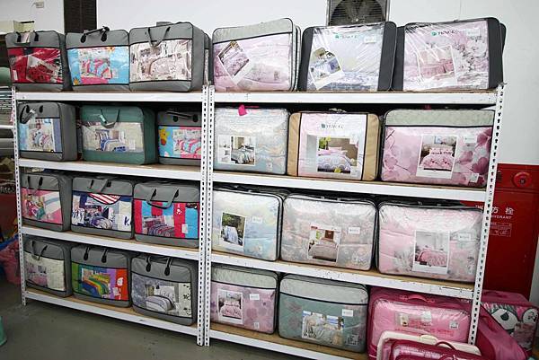 【上萬本暢銷書籍、工具書、旅遊書、兒童有聲書】全面下殺６９折！夏季涼被、床包、名牌枕頭，寢具全面下殺１折起。機會難得，把握機會！…彰化員林特賣會