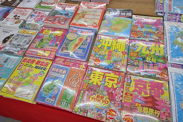 【上萬本暢銷書籍、工具書、旅遊書、兒童有聲書】全面下殺６９折！夏季涼被、床包、名牌枕頭，寢具全面下殺１折起。機會難得，把握機會！…彰化員林特賣會