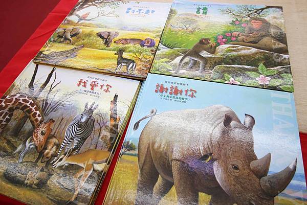 【上萬本暢銷書籍、工具書、旅遊書、兒童有聲書】全面下殺６９折！夏季涼被、床包、名牌枕頭，寢具全面下殺１折起。機會難得，把握機會！…彰化員林特賣會