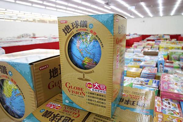 【上萬本暢銷書籍、工具書、旅遊書、兒童有聲書】全面下殺６９折！夏季涼被、床包、名牌枕頭，寢具全面下殺１折起。機會難得，把握機會！…彰化員林特賣會