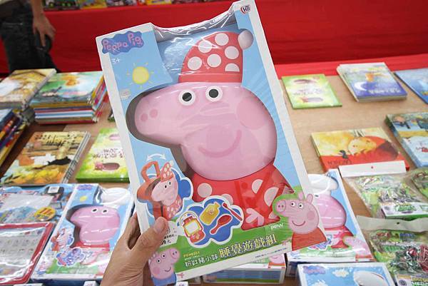 【上萬本暢銷書籍、工具書、旅遊書、兒童有聲書】全面下殺６９折！夏季涼被、床包、名牌枕頭，寢具全面下殺１折起。機會難得，把握機會！…彰化員林特賣會