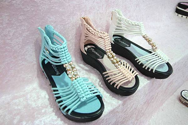 【上萬本暢銷書籍、工具書、旅遊書、兒童有聲書】全面下殺６９折！夏季涼被、床包、名牌枕頭，寢具全面下殺１折起。機會難得，把握機會！…彰化員林特賣會