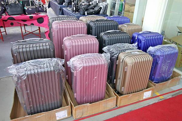 【上萬本暢銷書籍、工具書、旅遊書、兒童有聲書】全面下殺６９折！夏季涼被、床包、名牌枕頭，寢具全面下殺１折起。機會難得，把握機會！…彰化員林特賣會