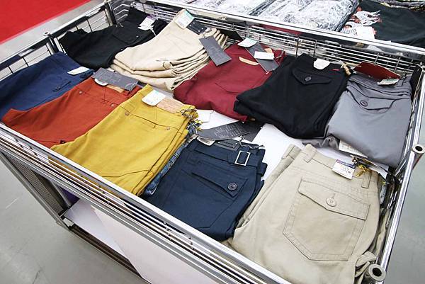 【上萬本暢銷書籍、工具書、旅遊書、兒童有聲書】全面下殺６９折！夏季涼被、床包、名牌枕頭，寢具全面下殺１折起。機會難得，把握機會！…彰化員林特賣會