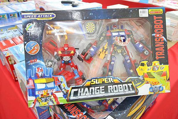 【上萬本暢銷書籍、工具書、旅遊書、兒童有聲書】全面下殺６９折！夏季涼被、床包、名牌枕頭，寢具全面下殺１折起。機會難得，把握機會！…彰化員林特賣會