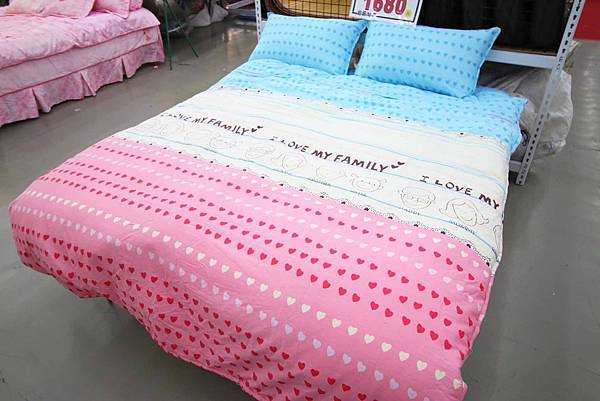 【上萬本暢銷書籍、工具書、旅遊書、兒童有聲書】全面下殺６９折！夏季涼被、床包、名牌枕頭，寢具全面下殺１折起。機會難得，把握機會！…彰化員林特賣會