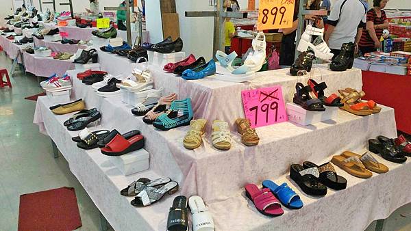 【上萬本暢銷書籍、工具書、旅遊書、兒童有聲書】全面下殺６９折！夏季涼被、床包、名牌枕頭，寢具全面下殺１折起。機會難得，把握機會！…彰化員林特賣會