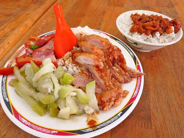 【五股美食】原味魯肉飯-超強大的燒肉飯