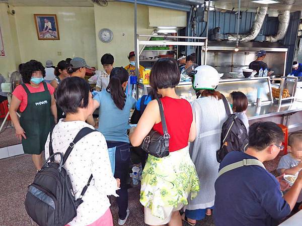 【台南美食】阿堂鹹粥-必朝聖的超人氣虱目魚鹹粥店